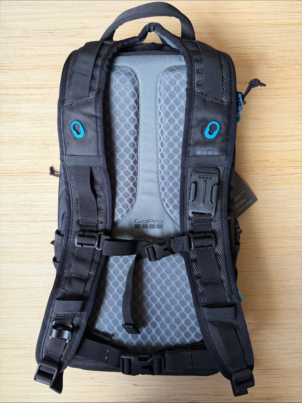 GoPro Seeker 16L Backpack NWT Black Camera Hiking Bag Integrated Mounts - Picture 2 of 15